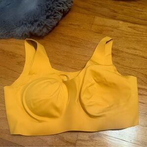 LIKE NEW KNIX luxe lift pullover bra size medium in yellow